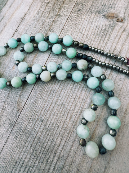 DOLOMITE AND ANTIQUE TRADE BEAD NECKLACE