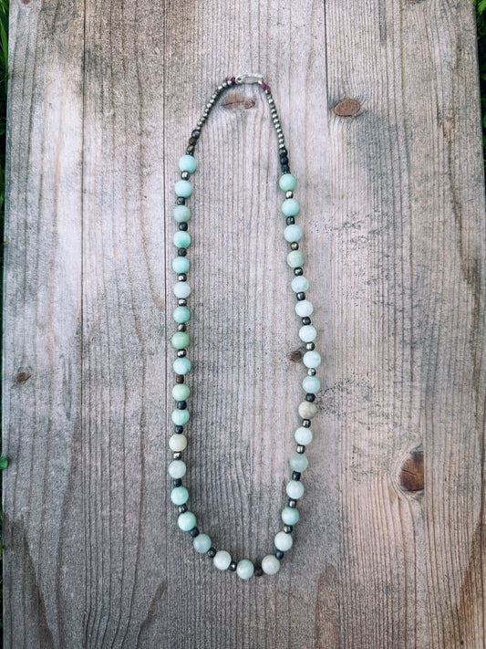 DOLOMITE AND ANTIQUE TRADE BEAD NECKLACE